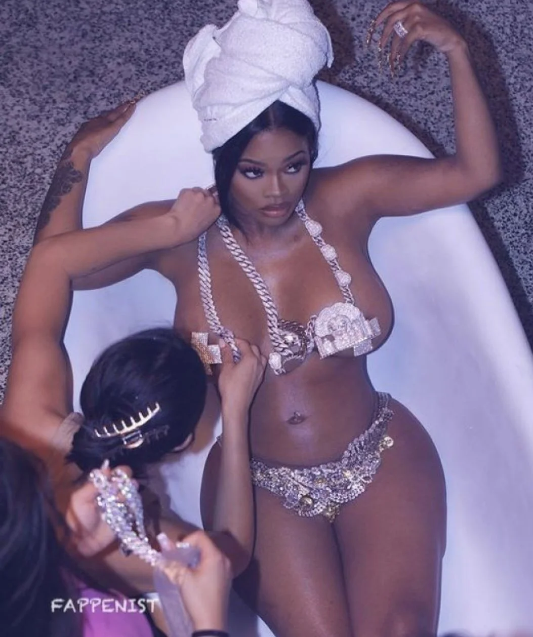 Uzi is soo lucky image 10