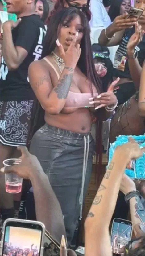 Uzi is soo lucky image 11