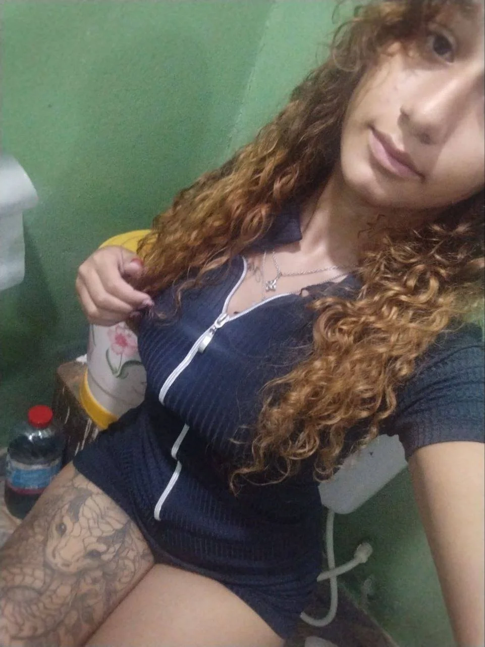 Novinha gostosinha da favela sentando e mamando!! novinha, vazou, vazada, vazados, amador image 2