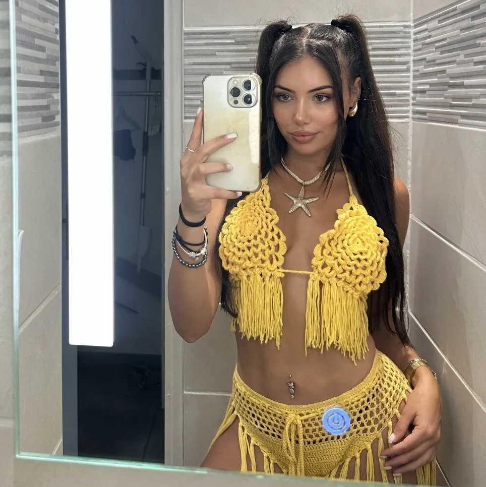 Beautiful latina teen homemade blowjob main image
