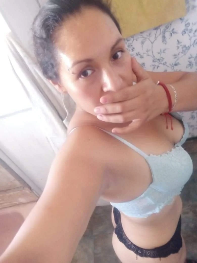 Uff ,me éxito mucho al ver a mi suegra y de repetir cuando me lo chupo cuando su hija está en trabaj image 20