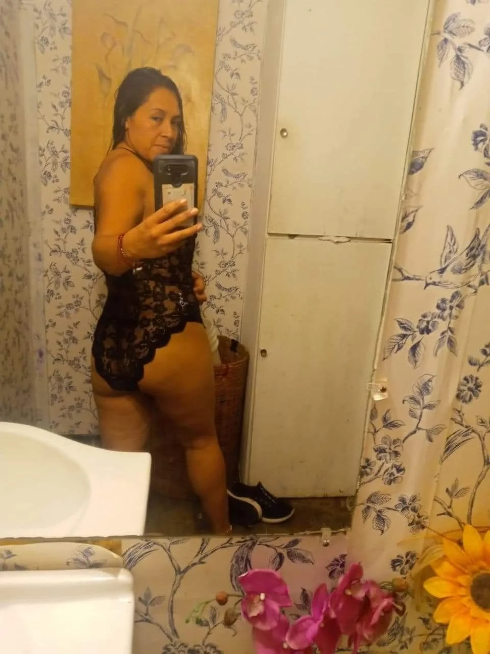 Uff ,me éxito mucho al ver a mi suegra y de repetir cuando me lo chupo cuando su hija está en trabaj image 21