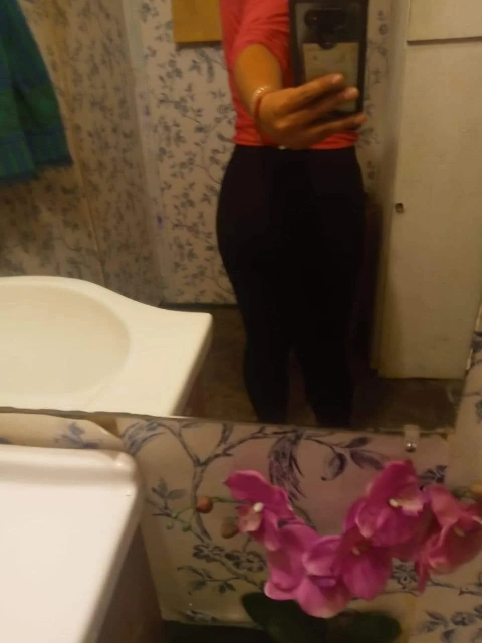 Uff ,me éxito mucho al ver a mi suegra y de repetir cuando me lo chupo cuando su hija está en trabaj image 23
