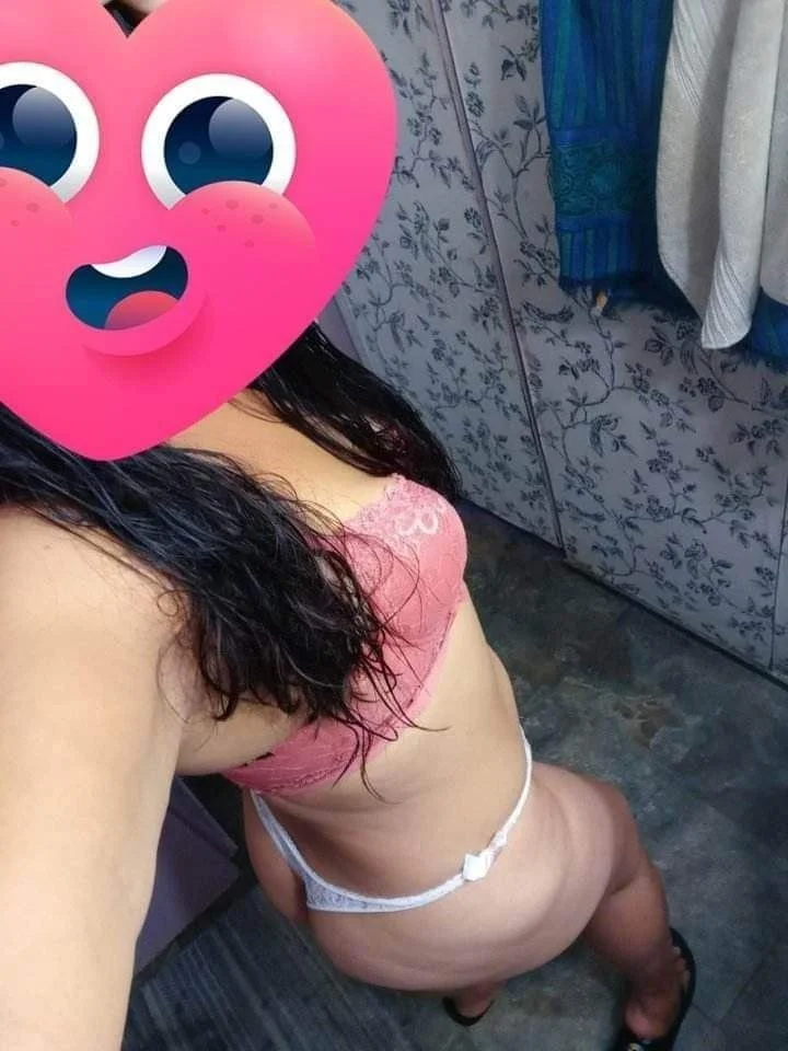 Uff ,me éxito mucho al ver a mi suegra y de repetir cuando me lo chupo cuando su hija está en trabaj image 25