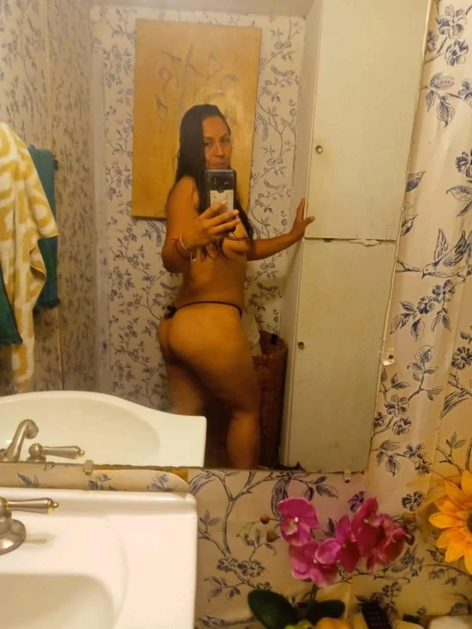 Uff ,me éxito mucho al ver a mi suegra y de repetir cuando me lo chupo cuando su hija está en trabaj image 26