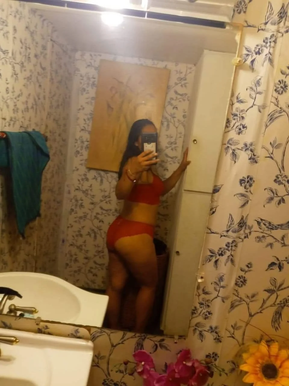 Uff ,me éxito mucho al ver a mi suegra y de repetir cuando me lo chupo cuando su hija está en trabaj image 33