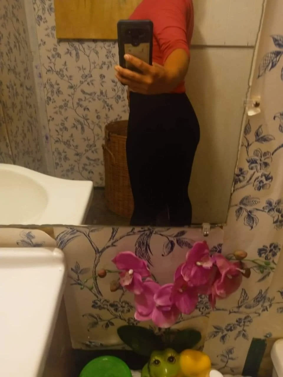 Uff ,me éxito mucho al ver a mi suegra y de repetir cuando me lo chupo cuando su hija está en trabaj image 48
