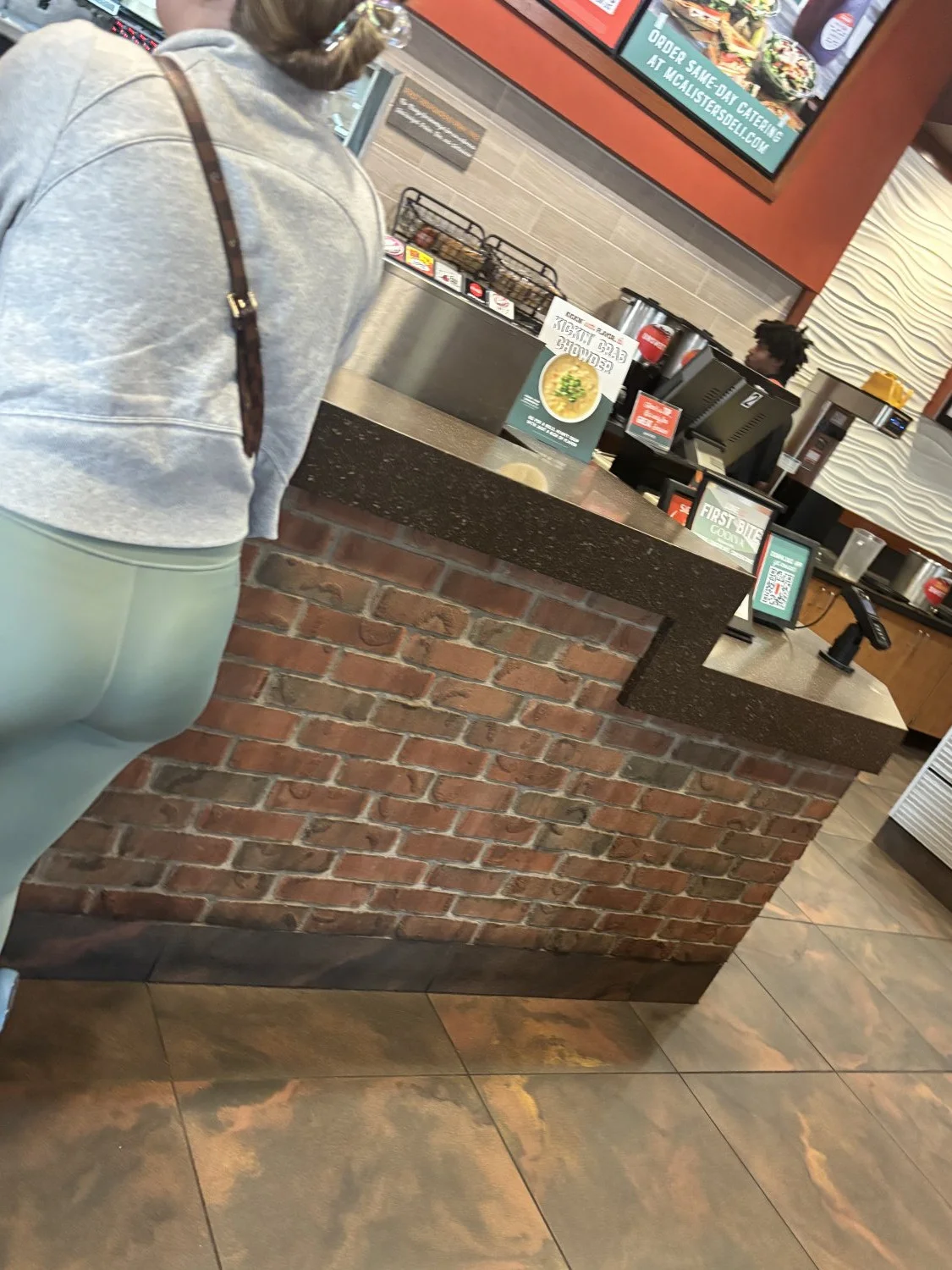 Fit booty in green yoga pants image 17