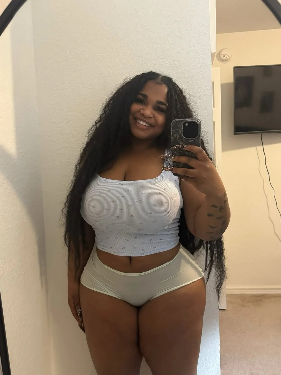 Super Thick Ebony Redbone Baddie image 5