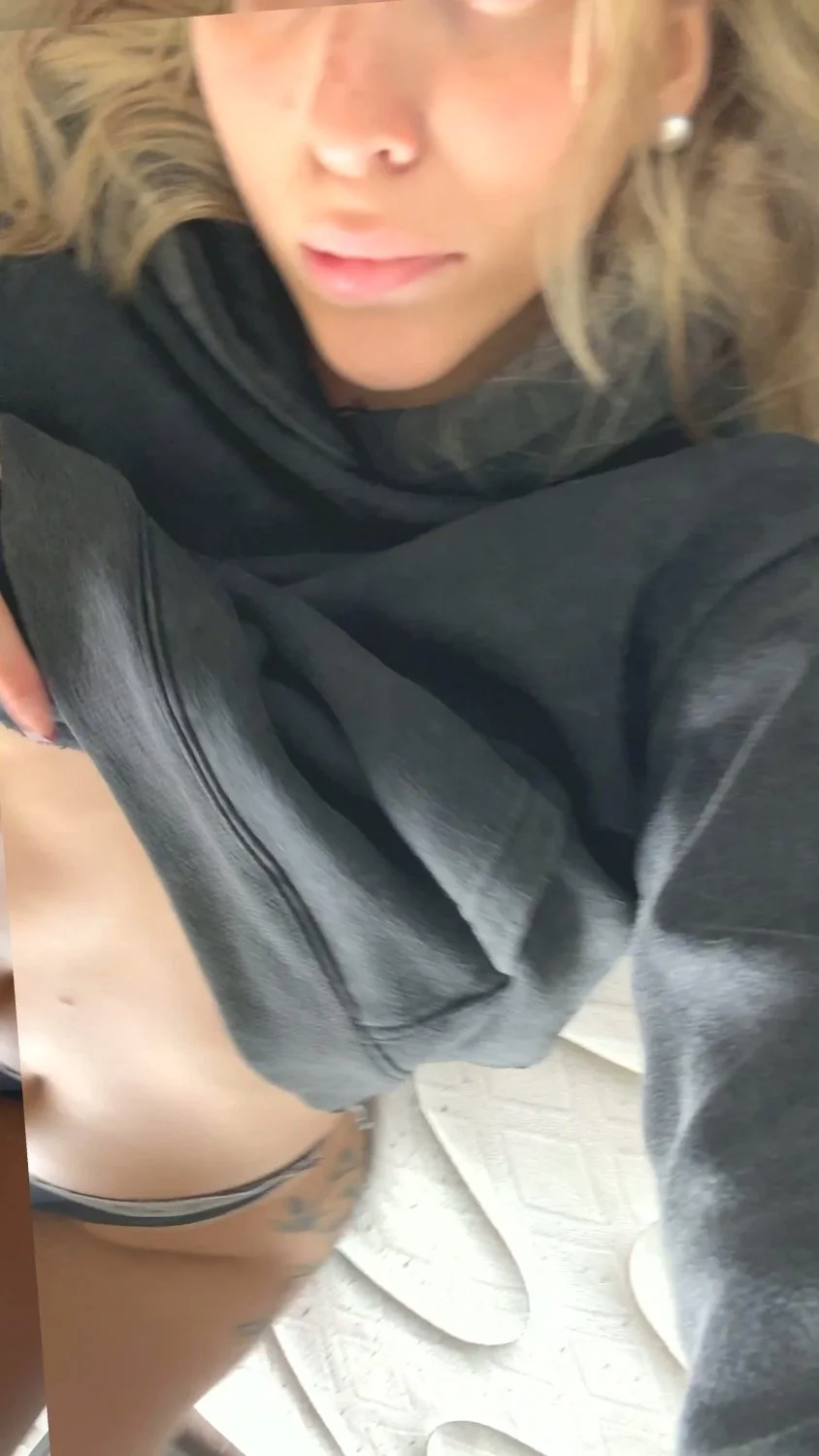 Gorgeous60 image 4