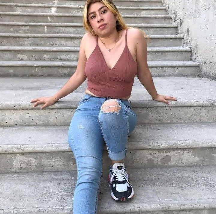 La putita de Edo Mex le gusta enseñar el culo image 2