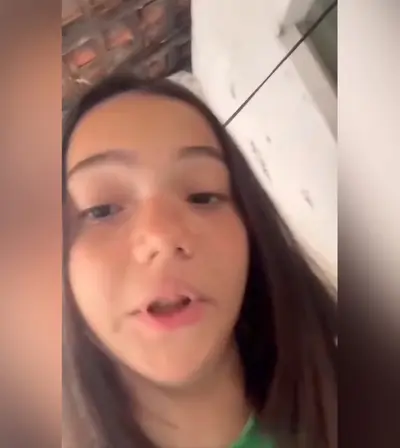 Novinha chamando geral pra comer o cuzinho da puta vazou gostosa cover image