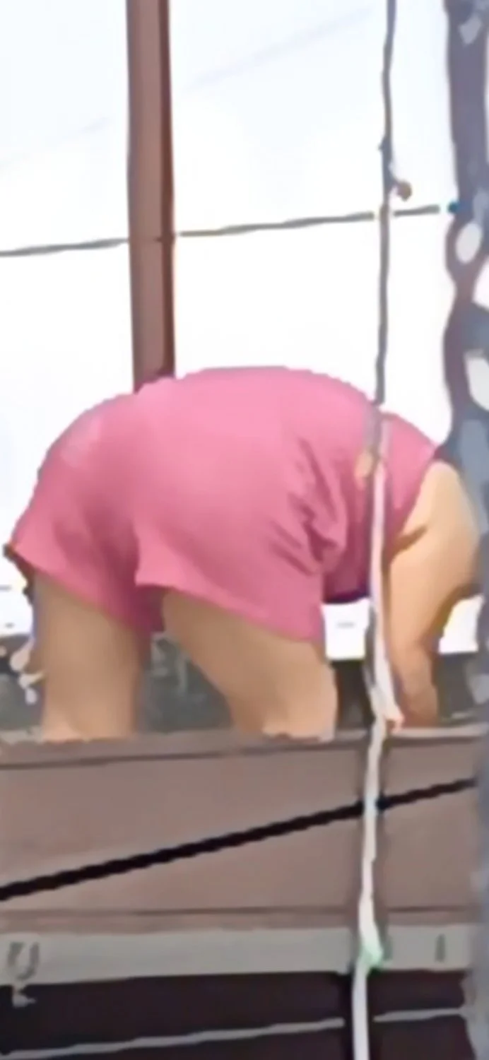Espiando a la PutaVecina🥵🍑. image 11