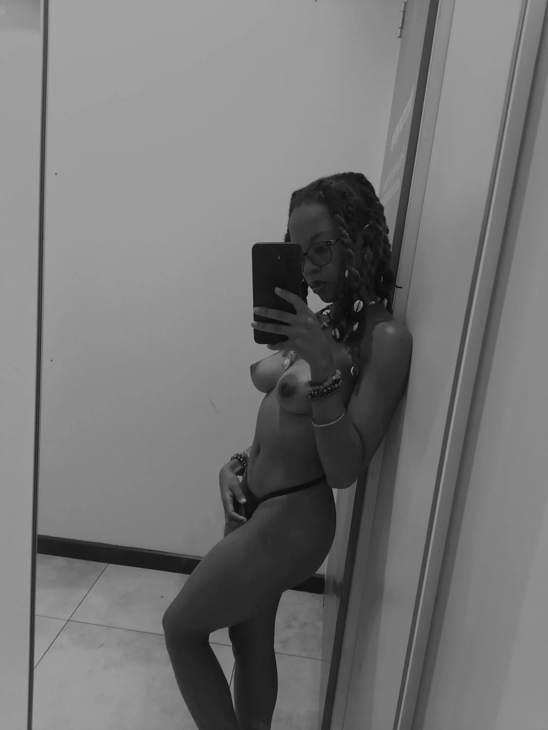 Hot anon submission: petite Ebony beauty image 2