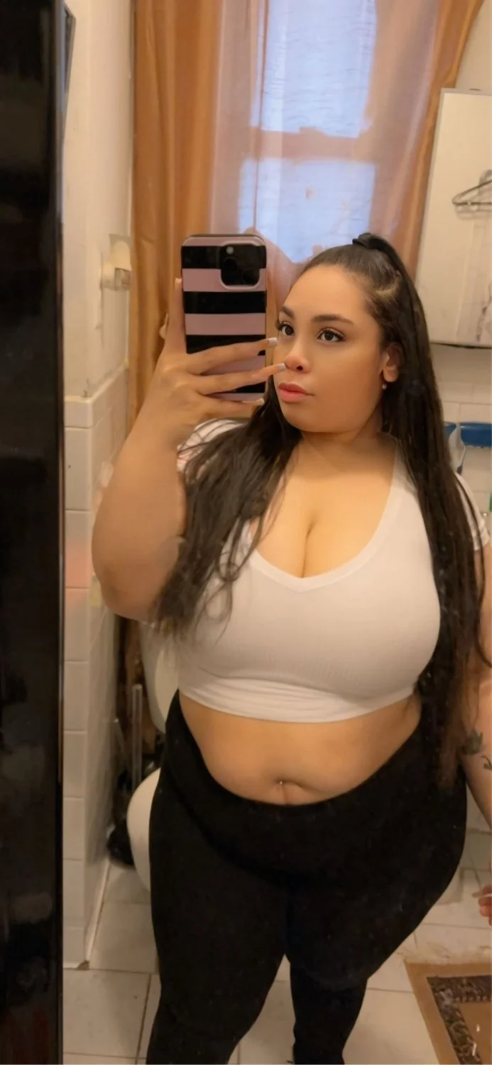 Nice thick juicy latina main image