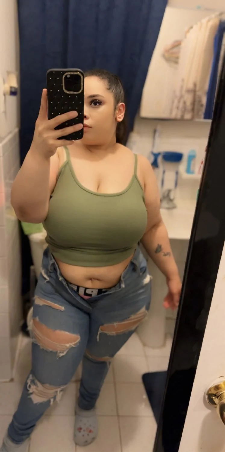 Nice thick juicy latina image 4
