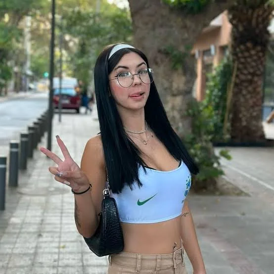 Ravena do tiktok branquinha gostosinha da xereca rosa image 4