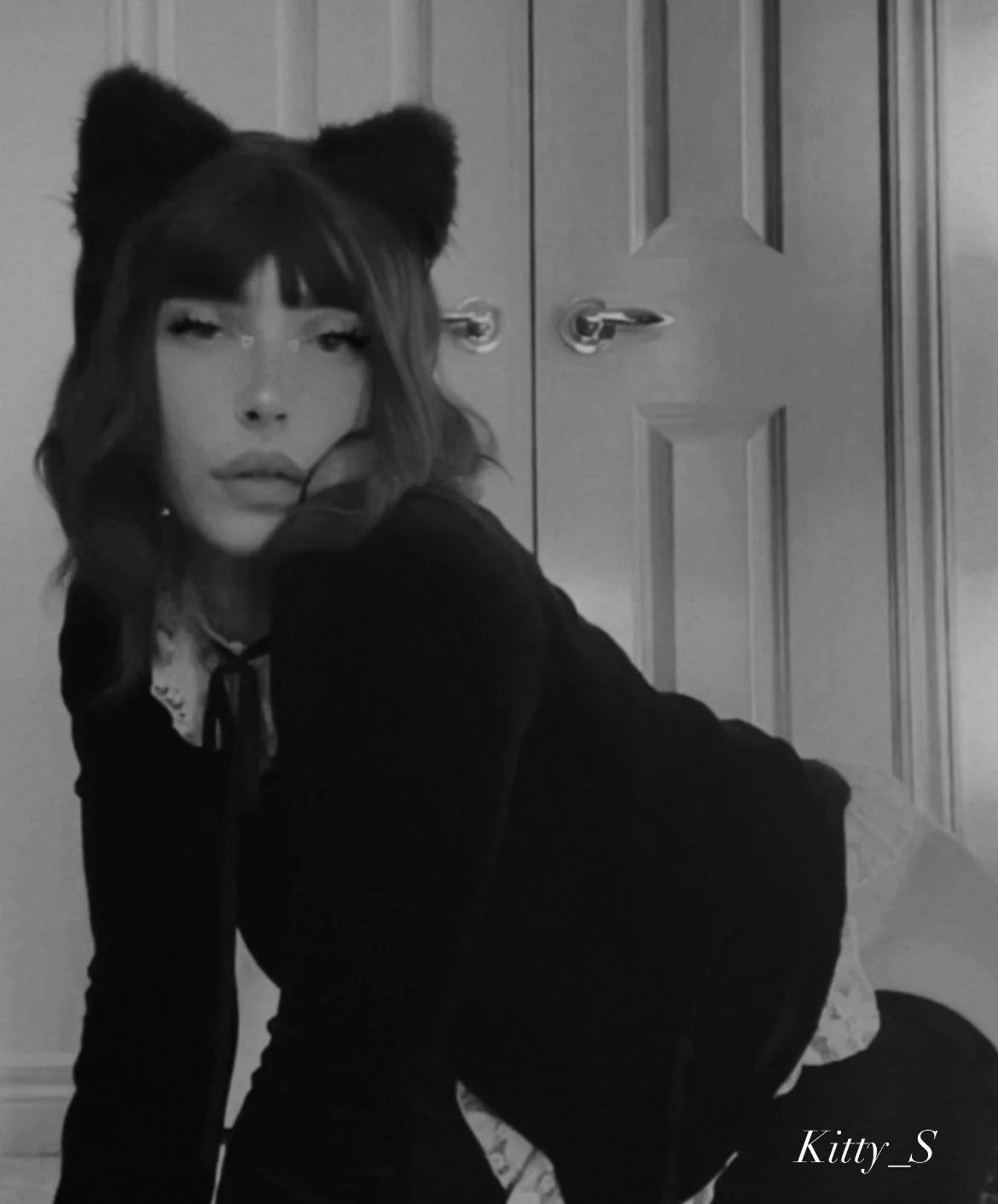 Catgirl femboy playing with vibrator 🐈‍⬛ main image