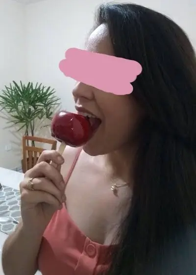 Casada da igreja uma tremenda safada gosta de um microfone cabeçudo cover image