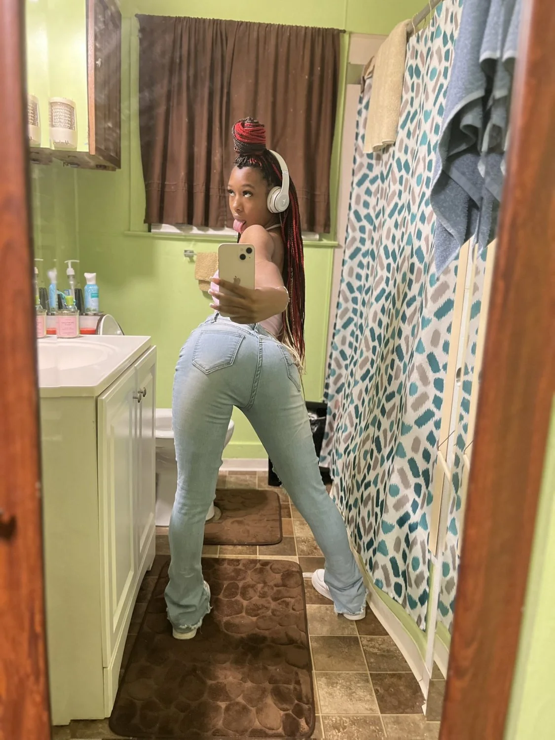 Ebony slut main image