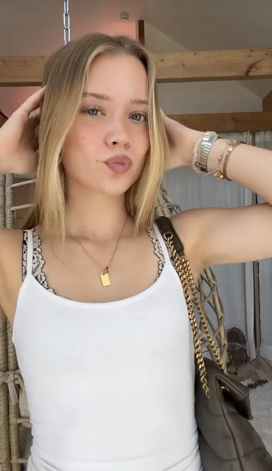 Young Teen with small tits | janalibra image 3