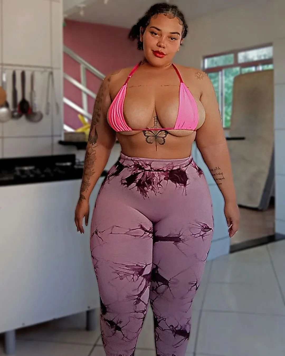 Morena da bunda enorme image 7