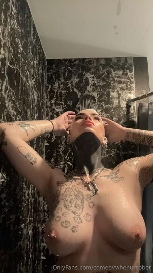 Goth whore 🥵 image 4