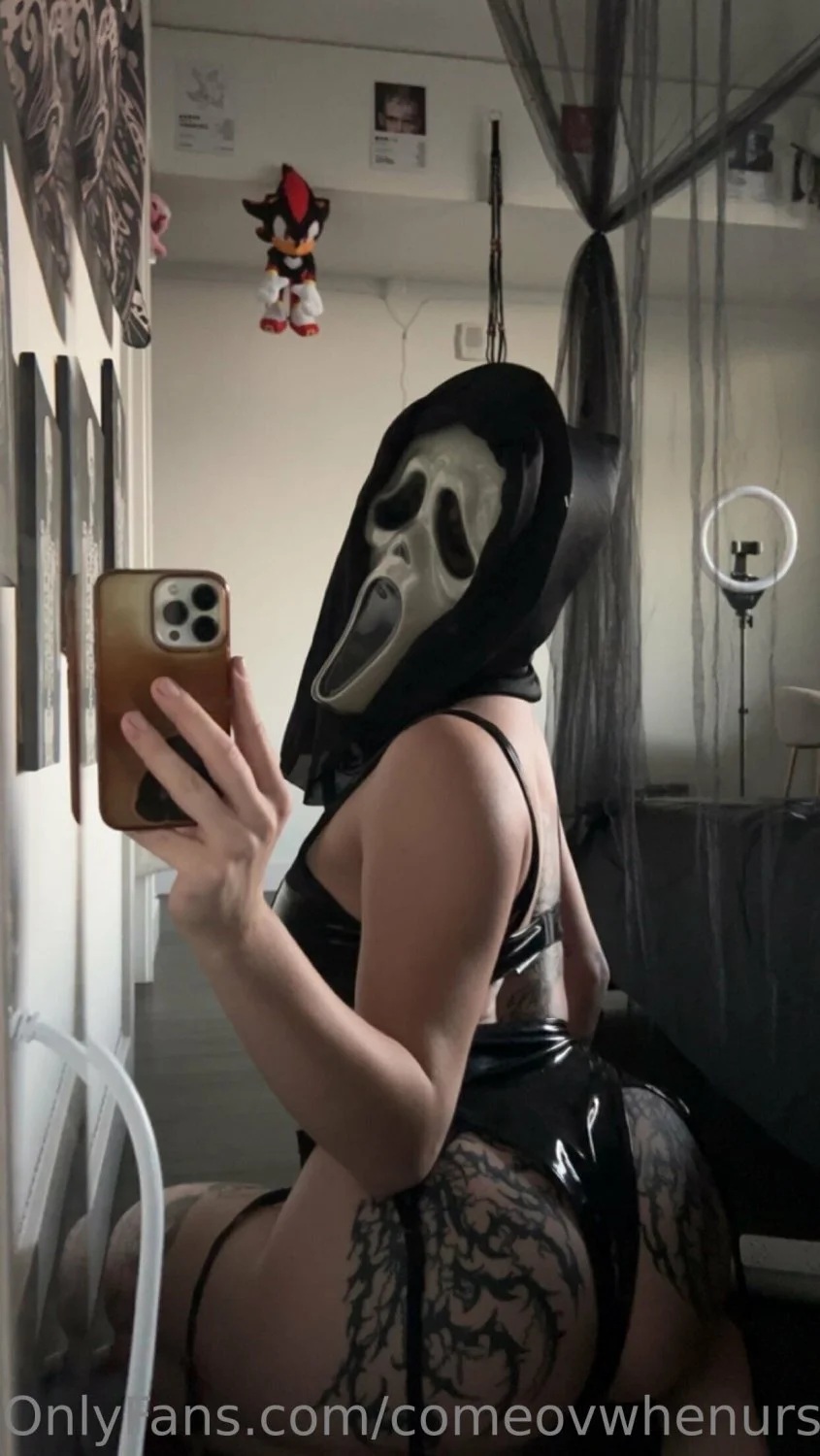 Goth whore 🥵 image 5
