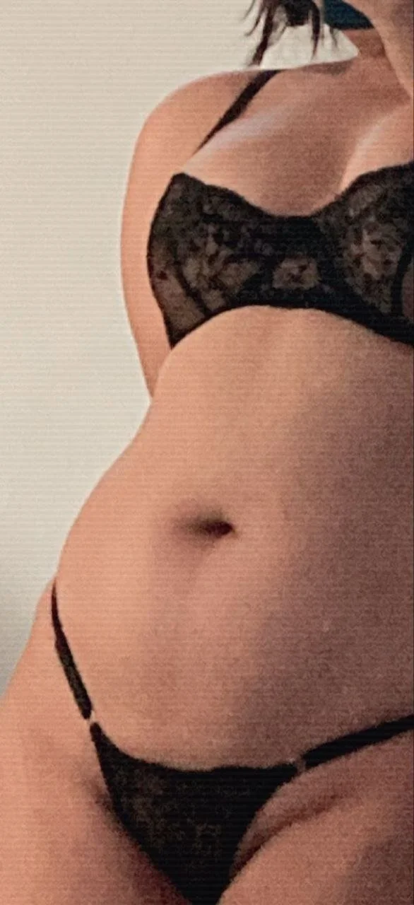 Se ve tan inocente y le encanta enseñar el culo image 2