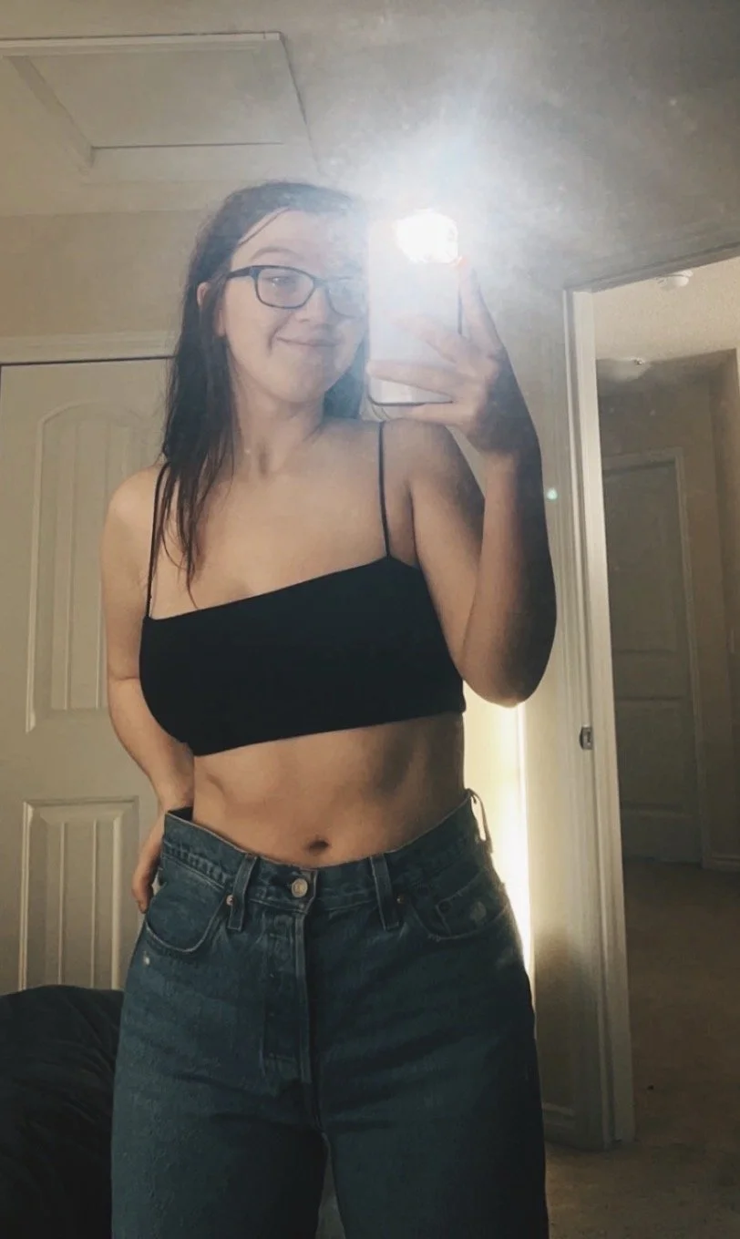 Alyssa with the big tits love to show off image 3