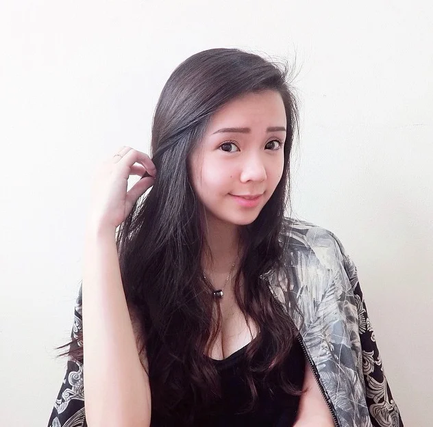 Asian Teen Bella Mariabella image 5
