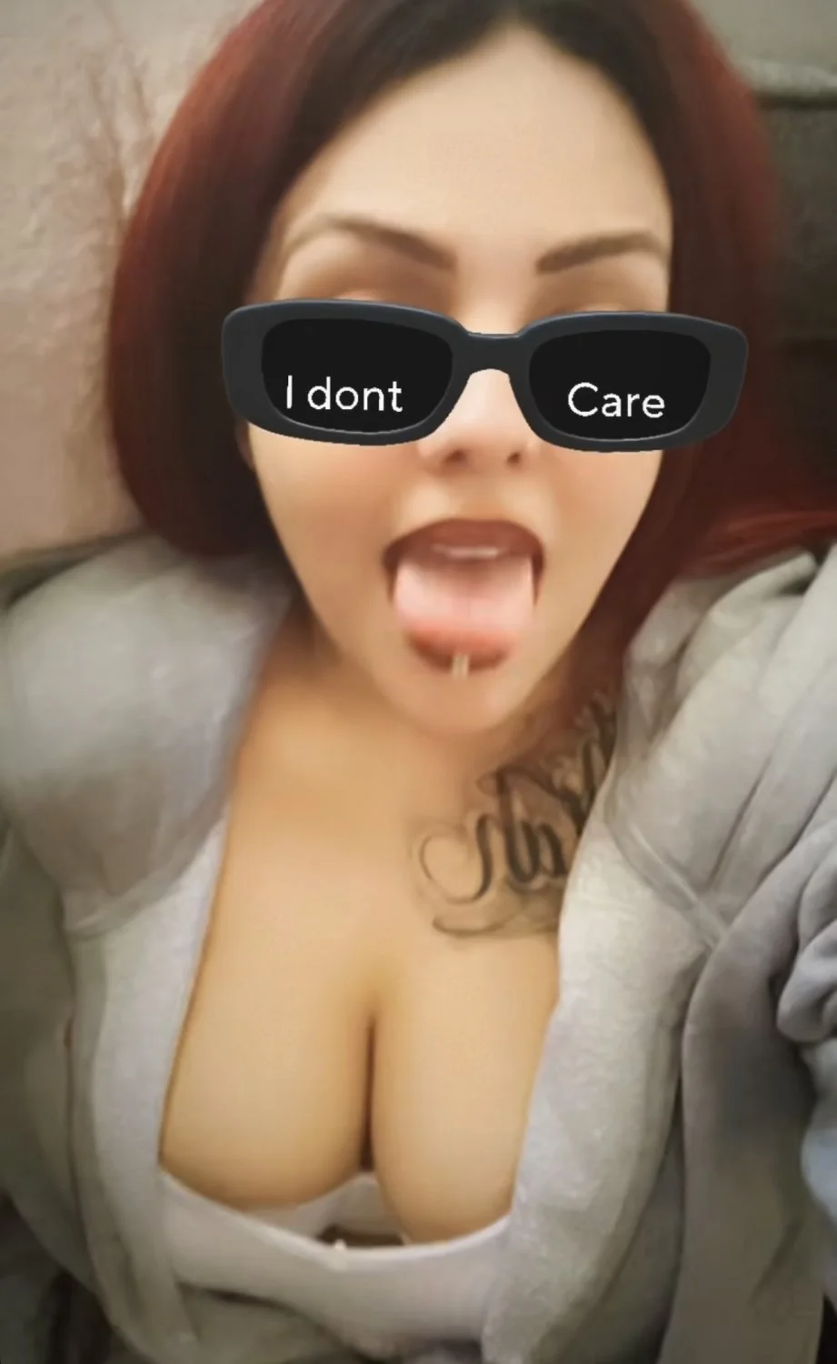 Latina with big tits and cute feet image 3