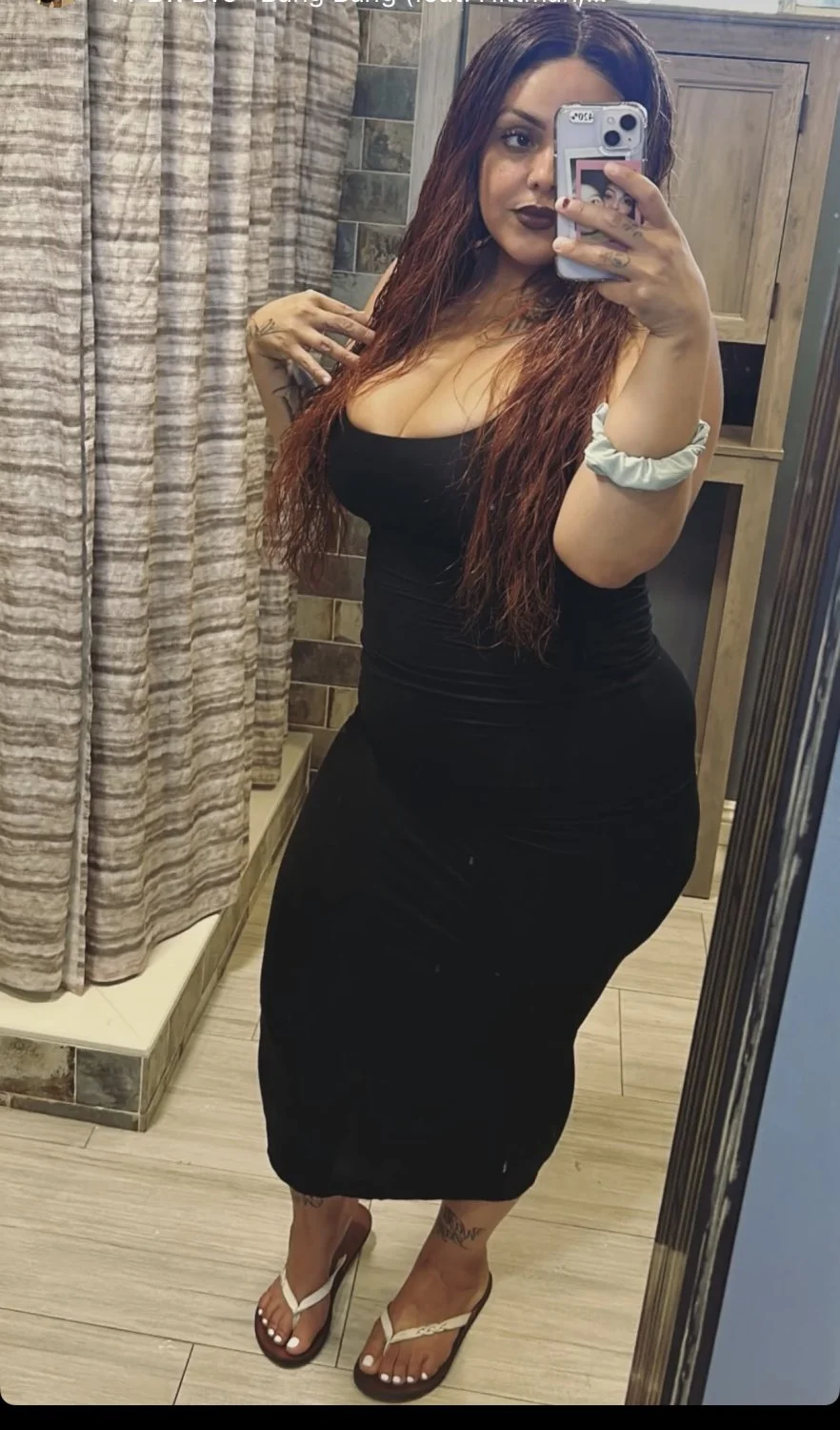 Latina with big tits and cute feet image 5