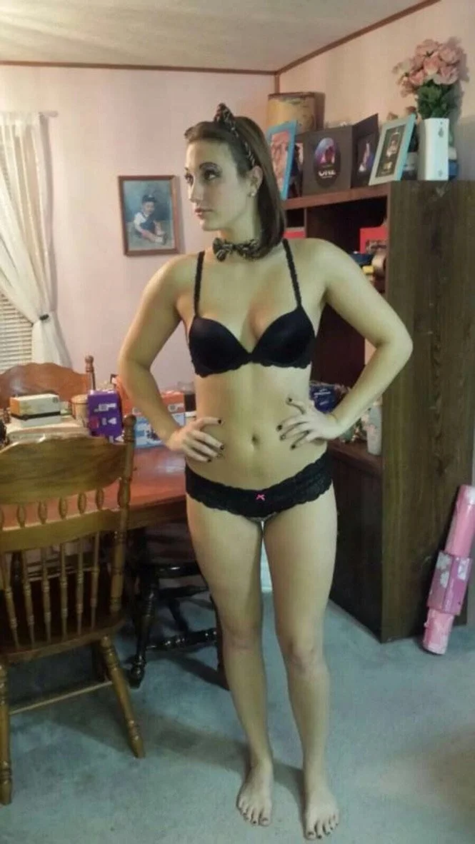 Brunette teen slut loves to get naked image 8