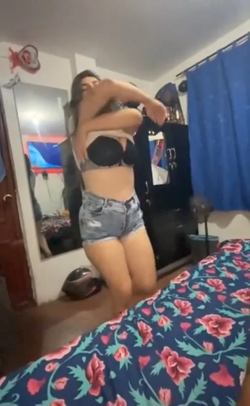 Novia trolita Argentina culona hermosa tetona cojiendo con su amigo por el culo anal image 8