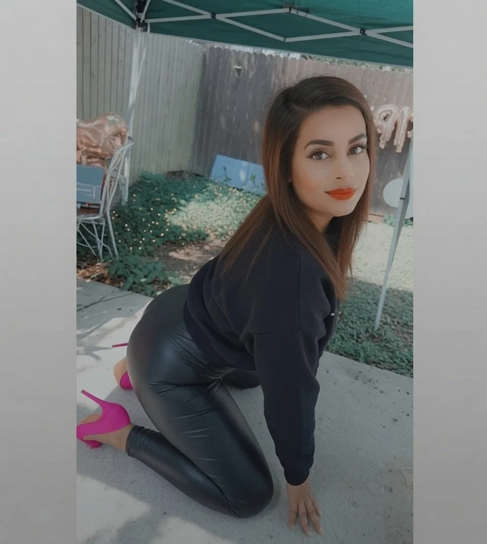 Indian paki bengali slut nasreen atcha posing and looking hot in leggings image 3
