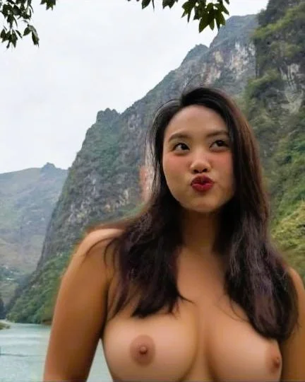 Vietnam singer Phuong My Chi nude sexy leaks (FAKE) image 20