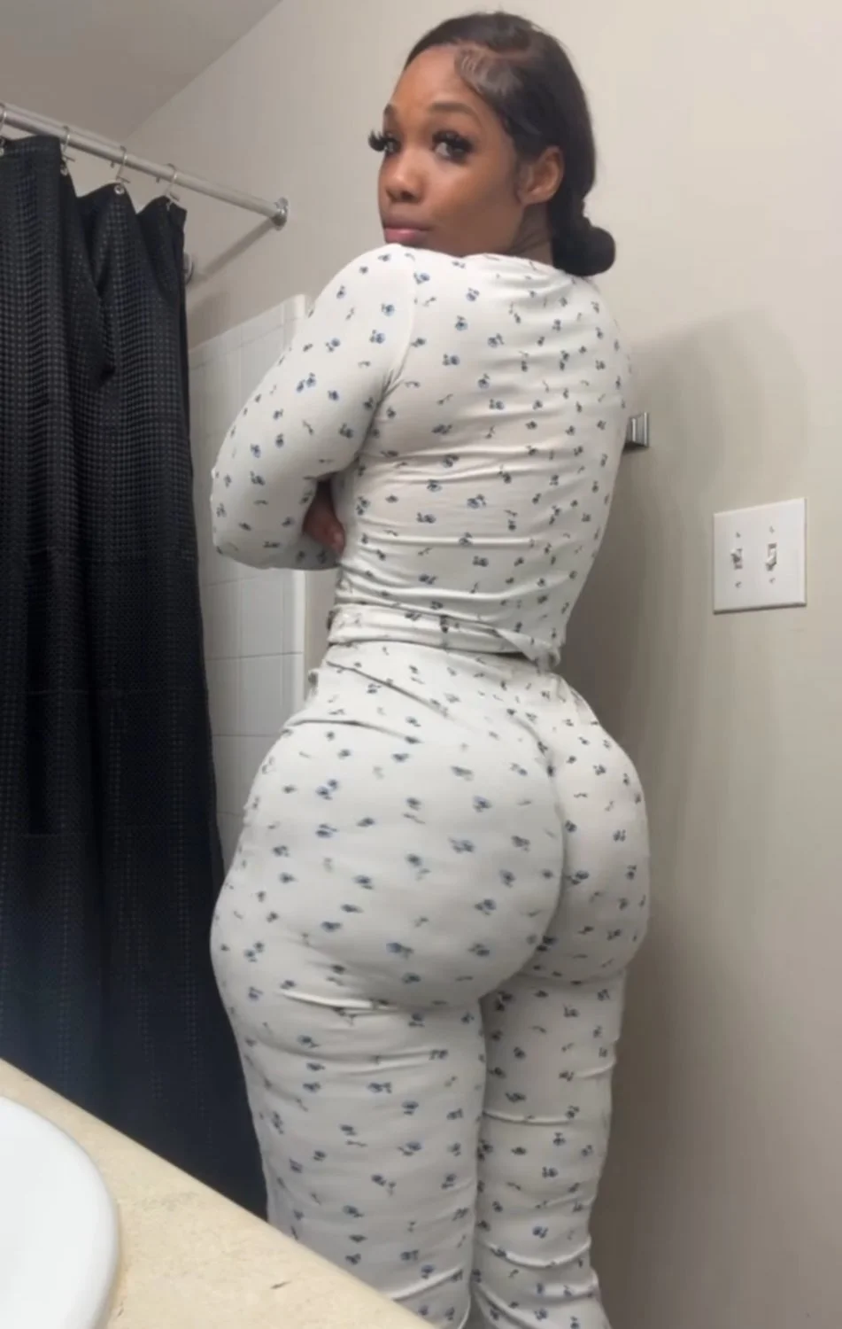 Bebe lost weight!!!! 🌨️👏🏽👏🏽👏🏽 main image