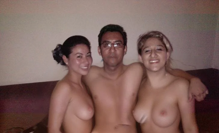 cojiendo con el novio de mi amiga susy, me encanta como coje y ver como se la coje a susy main image