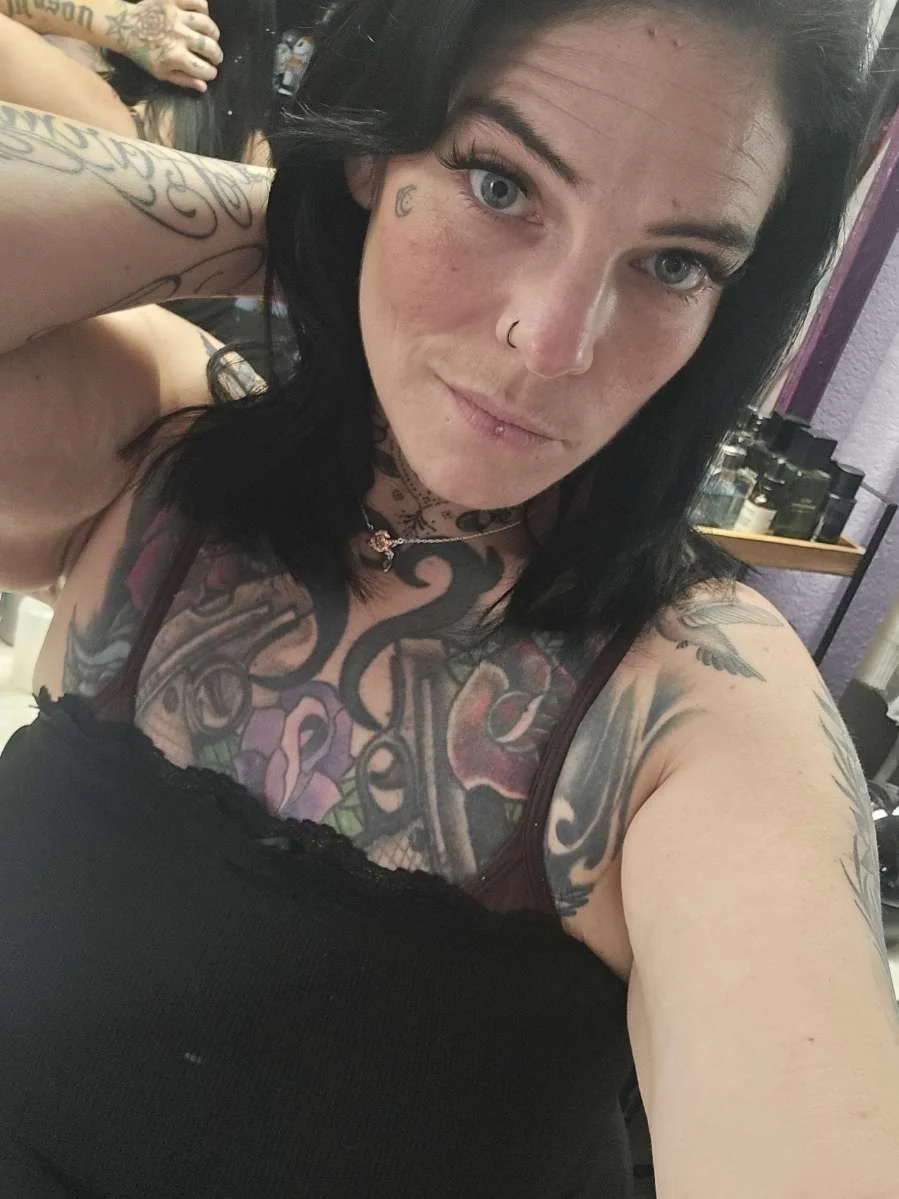 White mom exposed image 2