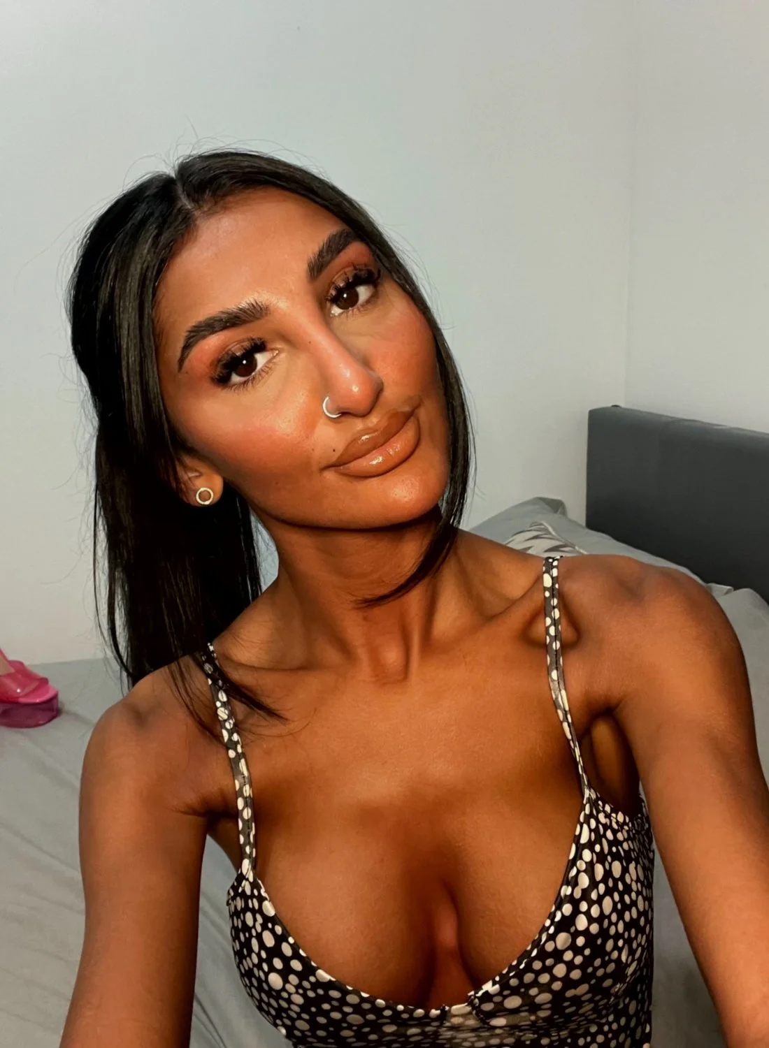 I need a tongue and a mouth to feed this busty slut main image