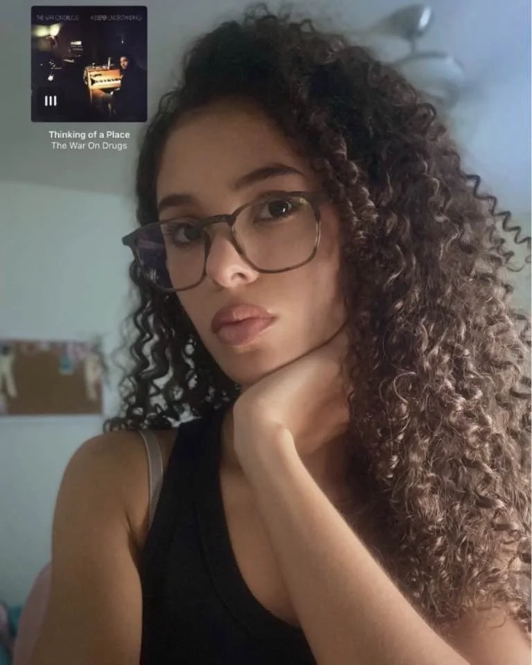 Novinha putinha morena magrinha baixa renda gostosa safada vazada no amador boqueteira ninfeta puta image 3