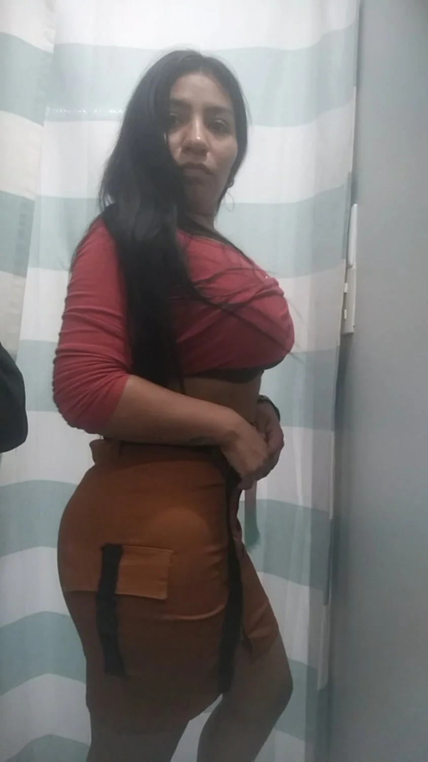 Peruvian 🇵🇪 aunt showing off body in the fitting room. Taken from her phone main image