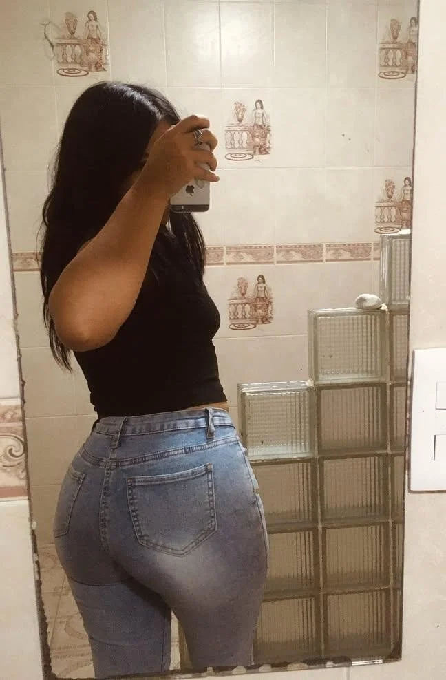 Girls with a good booty image 5
