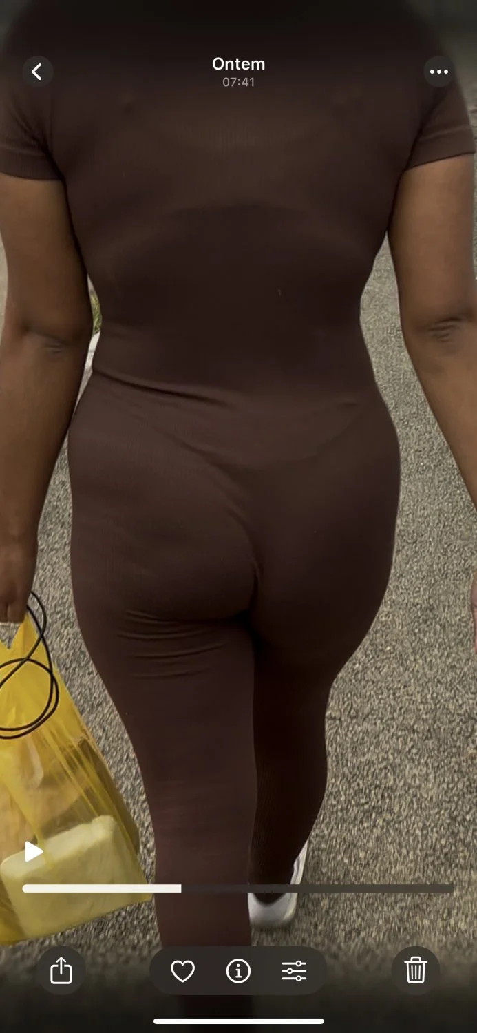 Flagra novinha rabuda com a calcinha marcando 🤤 image 5