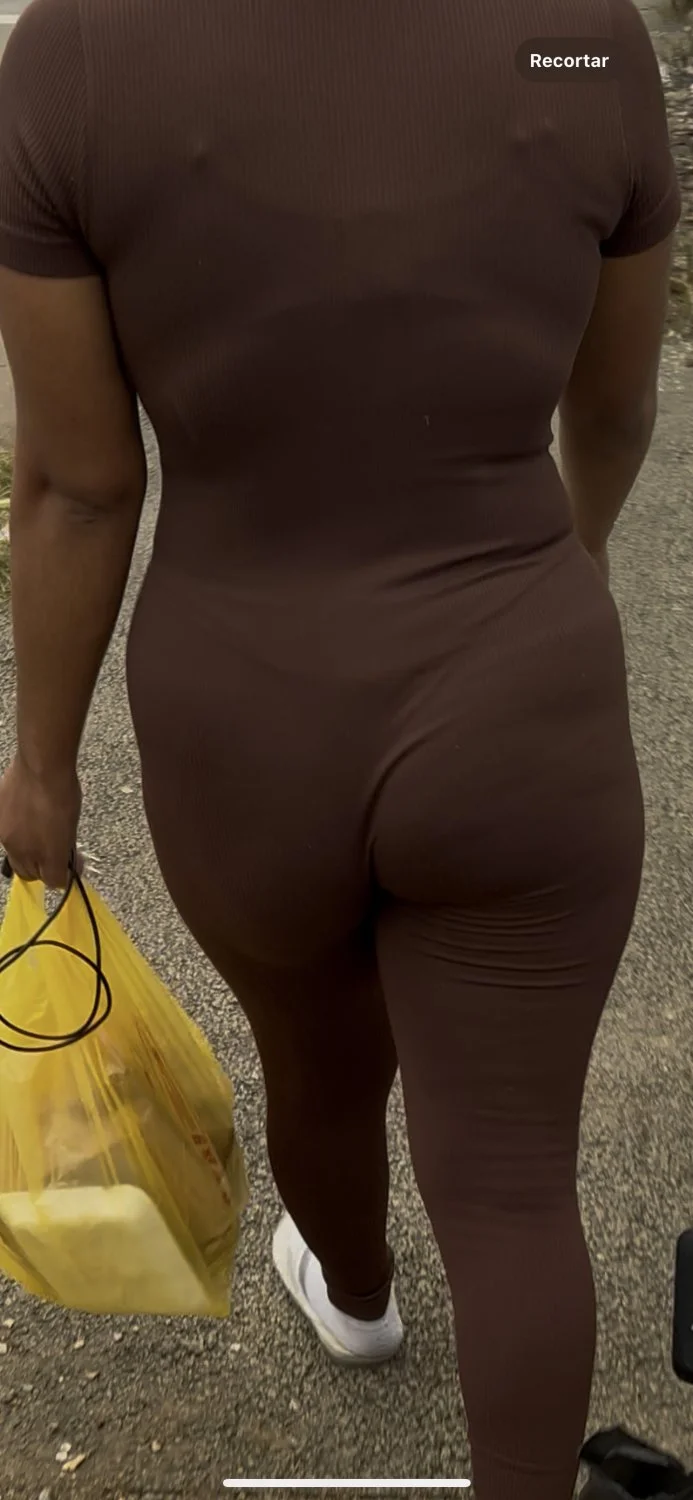 Flagra novinha rabuda com a calcinha marcando 🤤 image 7