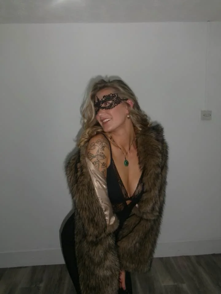 Rich College Girl Gets Her Pussy Stretched image 12