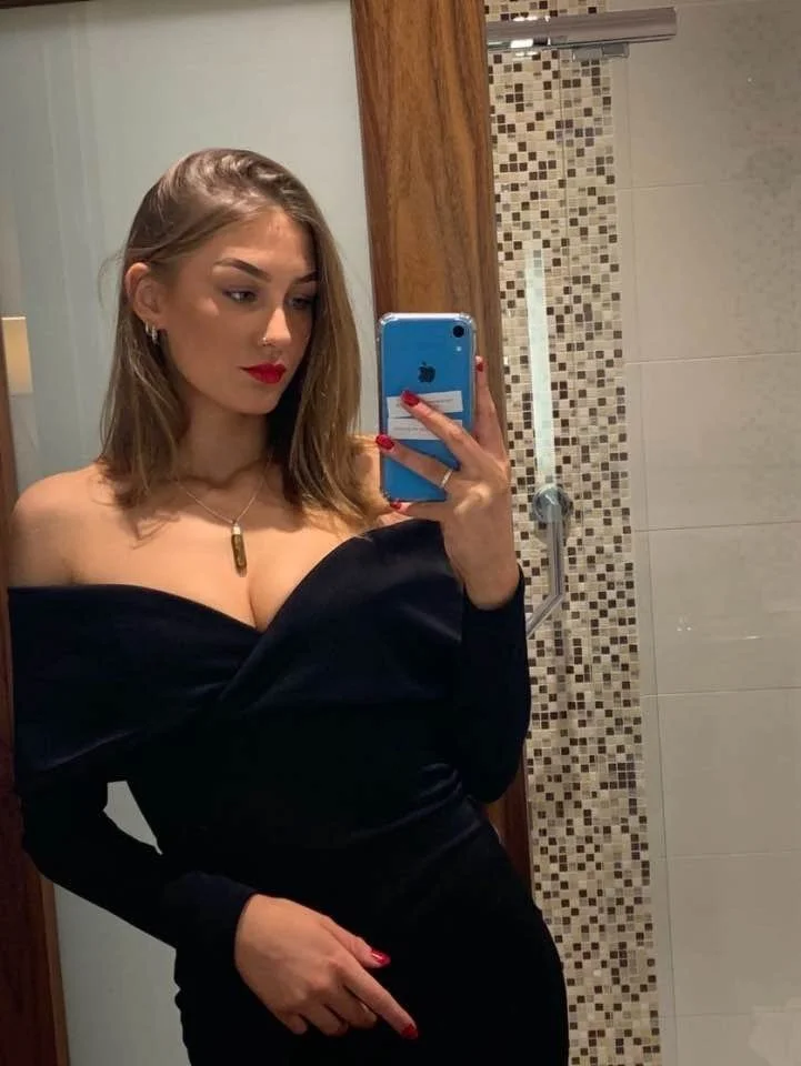 Rich College Girl Gets Her Pussy Stretched image 16