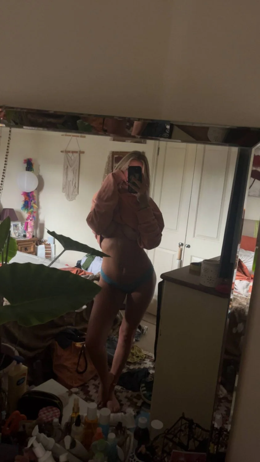 Rich College Girl Gets Her Pussy Stretched image 30