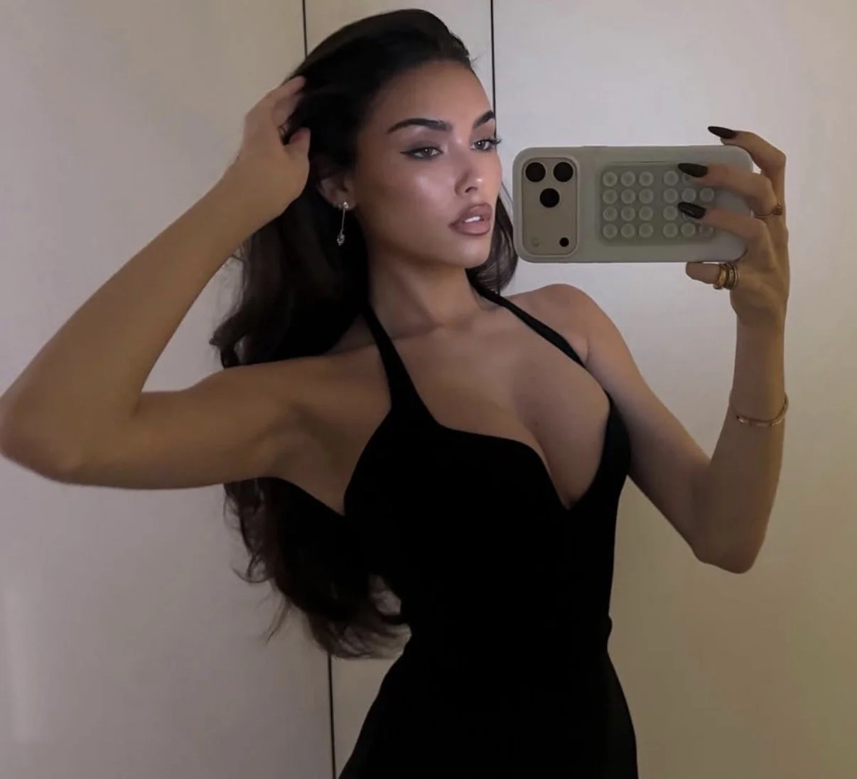 Madison Beer is such a baddie image 2